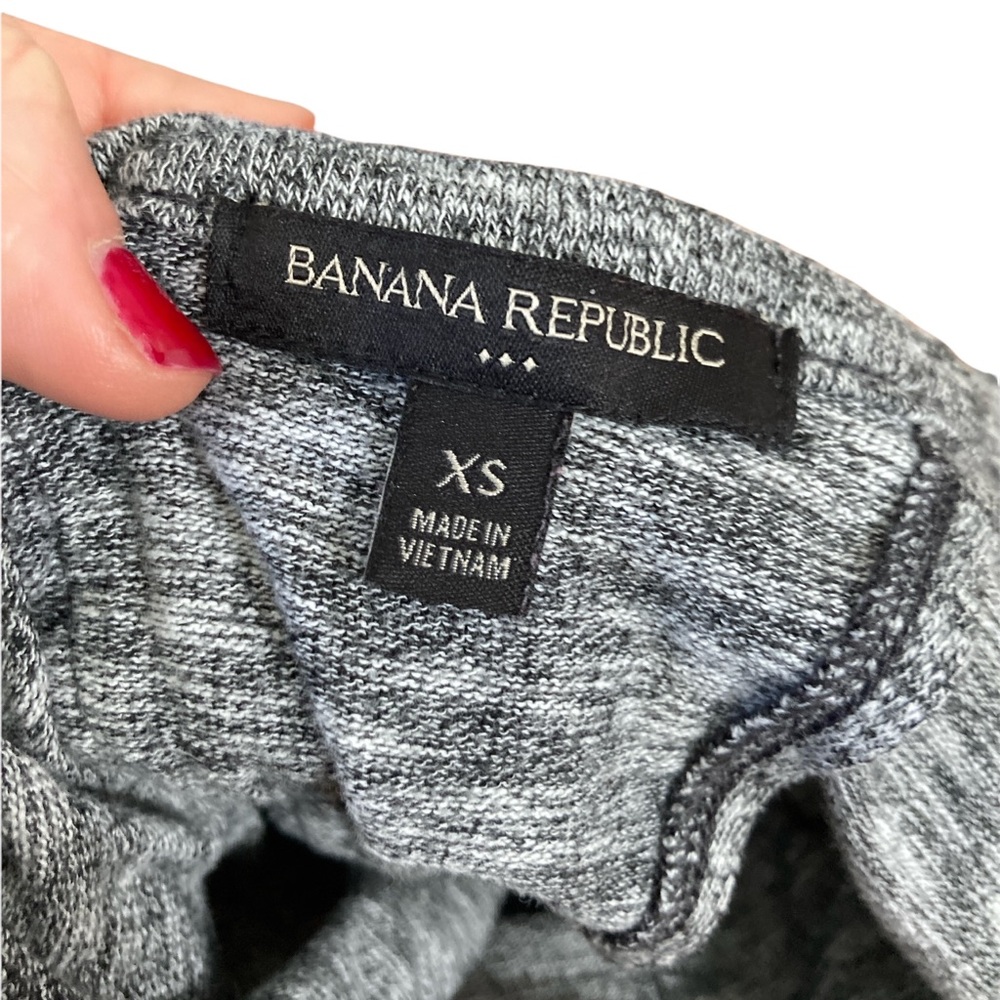 Banana Republic women's Gray Long Sleeved Classic Top w/ back slit detail sz XS - Picture 4 of 9